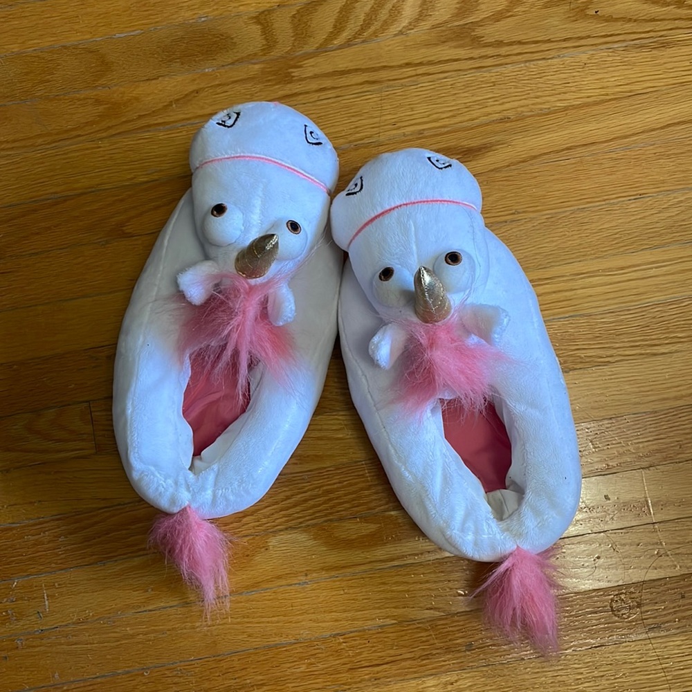 UNICORN SLIPPERS - SIZE 7